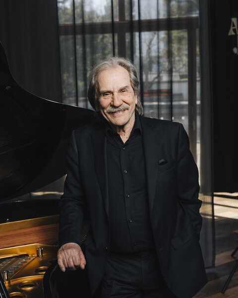 <b>Erkki Liikanen</b>