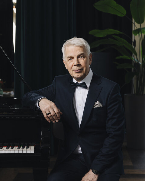 <b>Kari Vepsä</b>