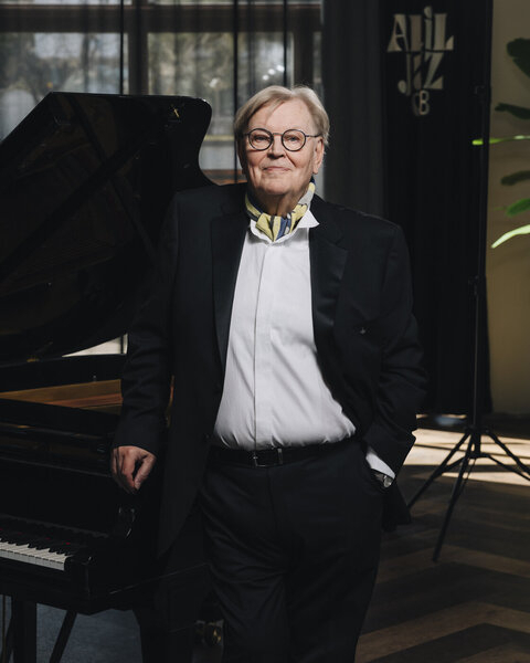 <b>Pasi Kaunisto</b>